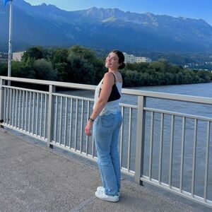 Meet your Posher, Annabella